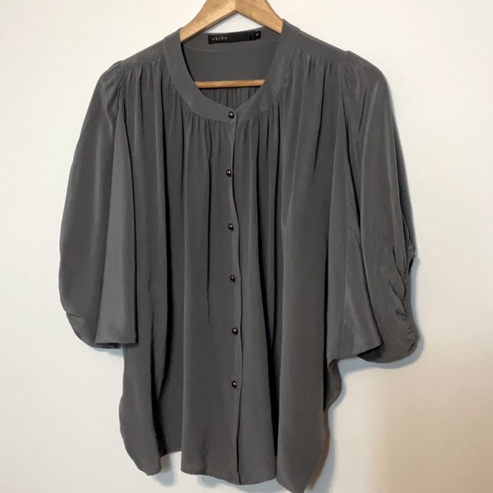 AKIKO sz Small Blouse SILK Elegant Full, Flowy Puff Sleeves Button Front Gray